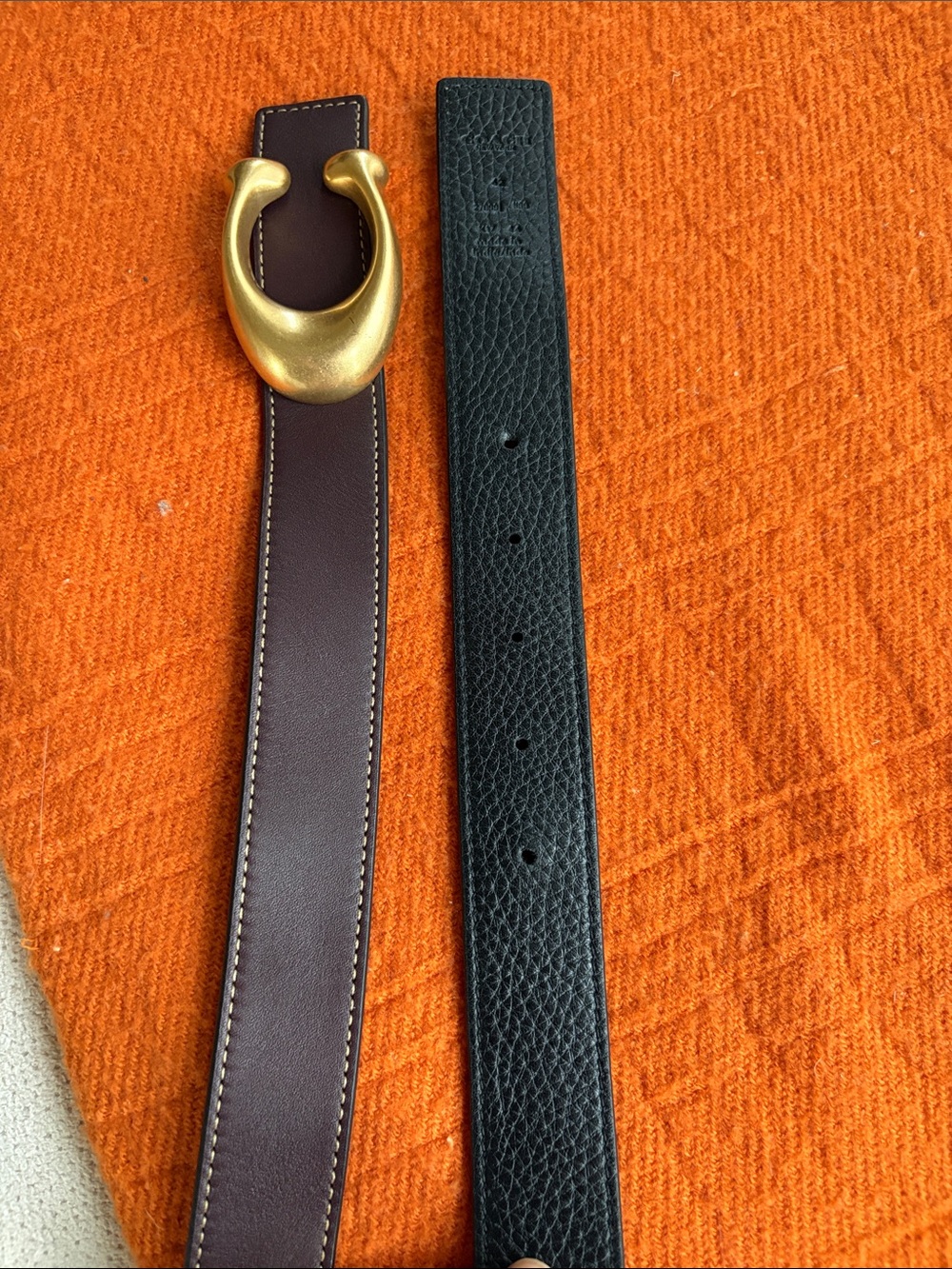 Coach Sculpted C buckle reversible - Picture 6 of 10